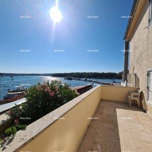 Poslovno-stambena zgrada pored mora, Medulin!