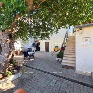 Poslovno-stambena zgrada pored mora, Medulin!