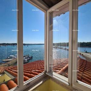 Poslovno-stambena zgrada pored mora, Medulin!