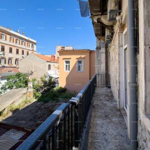 Predivan, renovirani stan u strogom centru, na gradskoj tržnici, Pula!