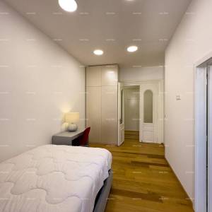 Predivan, renovirani stan u strogom centru, na gradskoj tržnici, Pula!