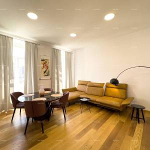 Predivan, renovirani stan u strogom centru, na gradskoj tržnici, Pula!