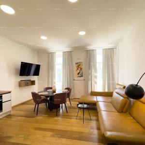 Predivan, renovirani stan u strogom centru, na gradskoj tržnici, Pula!