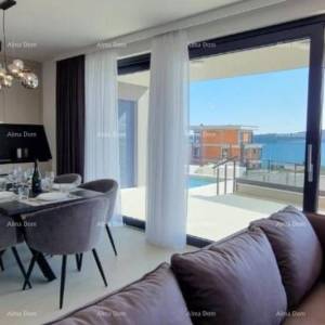 Predivan stan u Medulinu sa garažom. Blizina mora i plaže cca 500 metara.