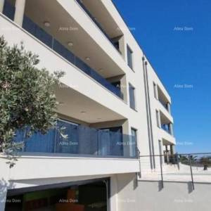 Predivan stan u Medulinu sa garažom. Blizina mora i plaže cca 500 metara.