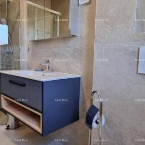 Predivan stan u Medulinu sa garažom. Blizina mora i plaže cca 500 metara.