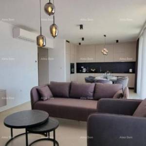 Predivan stan u Medulinu sa garažom. Blizina mora i plaže cca 500 metara.