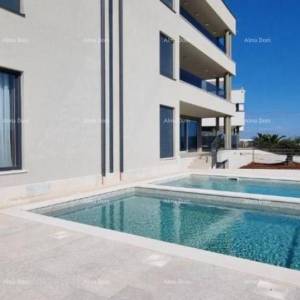 Predivan stan u Medulinu sa garažom. Blizina mora i plaže cca 500 metara.