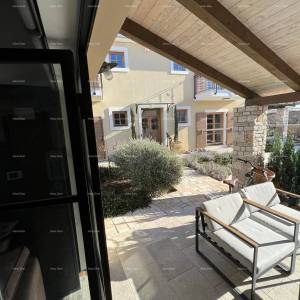 Prekrasna rustikalna kuća s bazenom i manjim dodatnim objektom-pool house, Svetvinčenat!