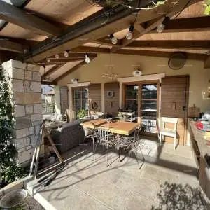 Prekrasna rustikalna kuća s bazenom i manjim dodatnim objektom-pool house, Svetvinčenat!