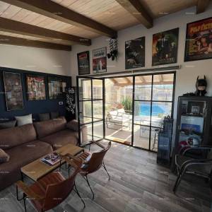 Prekrasna rustikalna kuća s bazenom i manjim dodatnim objektom-pool house, Svetvinčenat!