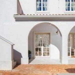 Prekrasna vila s bazenom u Vabrigi.