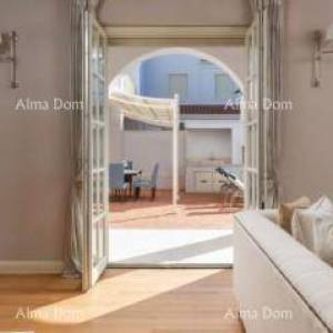 Prekrasna vila s bazenom u Vabrigi.