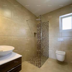 Prekrasna vila u mediteranskom stilu, Umag. Manji kompleks  sa vilama , blizina novog luksuznog kompleksa Petram Resorta....