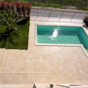 Prekrasna vila u mediteranskom stilu, Umag. Manji kompleks  sa vilama , blizina novog luksuznog kompleksa Petram Resorta....