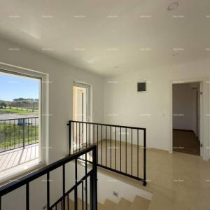 Prekrasna vila u mediteranskom stilu, Umag. Manji kompleks  sa vilama , blizina novog luksuznog kompleksa Petram Resorta....