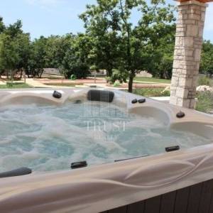 Prekrasna Villa u Svetvinčenti, Istra - 294m2 s bazenom, 2000m2 okućnice - POGLED MORE