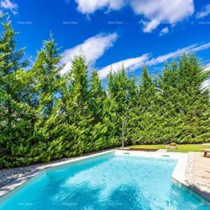 Prekrasno obnovljena istarska kuća s privatnim bazenom   Svetvinčenat