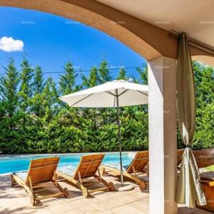 Prekrasno obnovljena istarska kuća s privatnim bazenom   Svetvinčenat