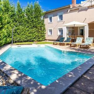 Prekrasno obnovljena istarska kuća s privatnim bazenom   Svetvinčenat