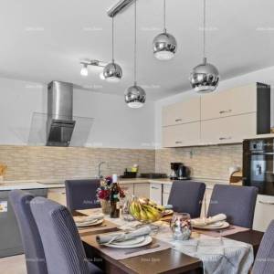 Prekrasno obnovljena istarska kuća s privatnim bazenom   Svetvinčenat