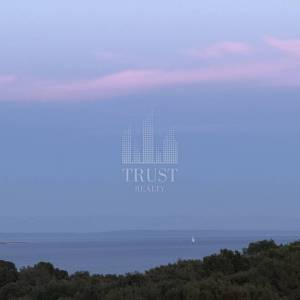 Premantura – luksuzni stan s krovnom terasom i panoramskim pogledom na more, 400 m od plaže