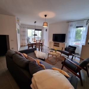 Premantura – luksuzni stan s krovnom terasom i panoramskim pogledom na more, 400 m od plaže