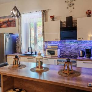 Prizemlje s okućnicom na top lokaciji u Puli, 200 m od mora i najljepših plaža