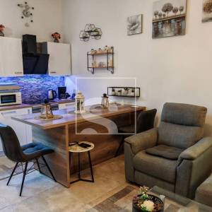 Prizemlje s okućnicom na top lokaciji u Puli, 200 m od mora i najljepših plaža