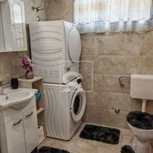 Prizemlje s okućnicom na top lokaciji u Puli, 200 m od mora i najljepših plaža