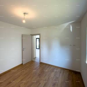 Prizemlje sa velikim vrtom!