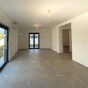 Prizemlje sa velikim vrtom!