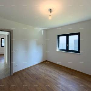 Prizemlje sa velikim vrtom!