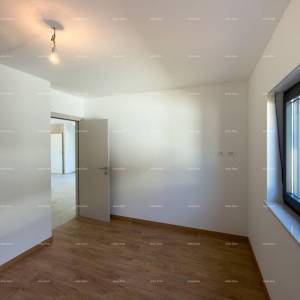 Prizemlje sa velikim vrtom!