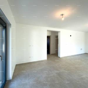 Prizemlje sa velikim vrtom!