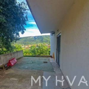 Prizemni stan u Jelsi