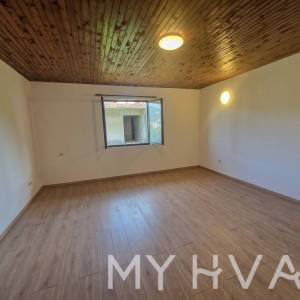 Prizemni stan u Jelsi