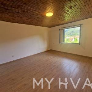 Prizemni stan u Jelsi