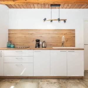 Prodaja: Dvije Povezane Kuće s velikim dvorištem, blizina Kanfanara