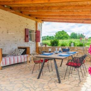 Prodaja: Dvije Povezane Kuće s velikim dvorištem, blizina Kanfanara