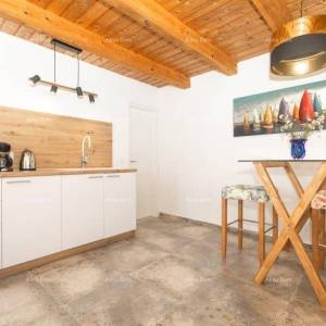 Prodaja: Dvije Povezane Kuće s velikim dvorištem, blizina Kanfanara