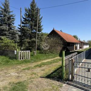 Prodaja građevinskog zemljišta s kućom i radionom, Rugvica (Dragošička), 2027m2