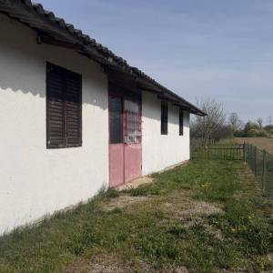Prodaja građevinskog zemljišta s kućom i radionom, Rugvica (Dragošička), 2027m2