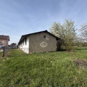 Prodaja građevinskog zemljišta s kućom i radionom, Rugvica (Dragošička), 2027m2