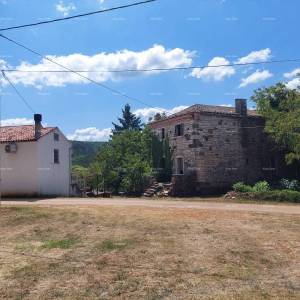 Prodaja imanja s dvije kuće, Oprtalj!