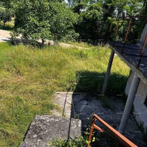 Prodaja kuće sa  stajom i zemljištem u blizini Barbana!