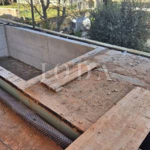 Prodaja kuće u nizu s bazenom