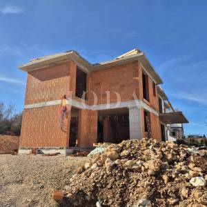 Prodaja kuće u nizu s bazenom