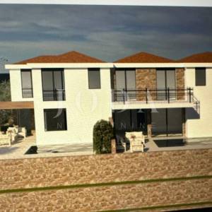 Prodaja kuće u nizu s bazenom