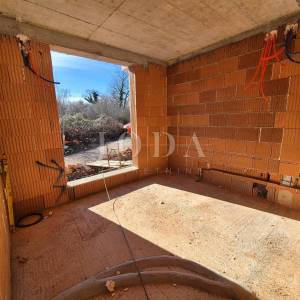 Prodaja kuće u nizu s bazenom